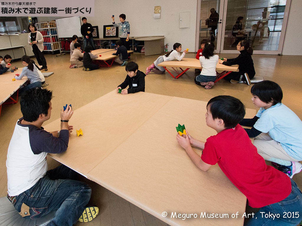 今日はネフ社の積み木で、大きな都市をつくります。